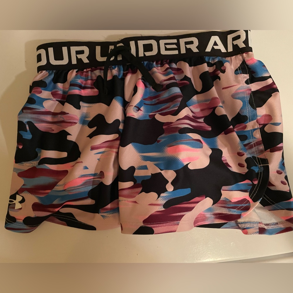 Girls Under Armour shorts. Size medium